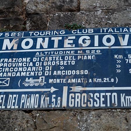 Casa Angolo Cantina Nel Castello Montegiovi Eksteriør billede