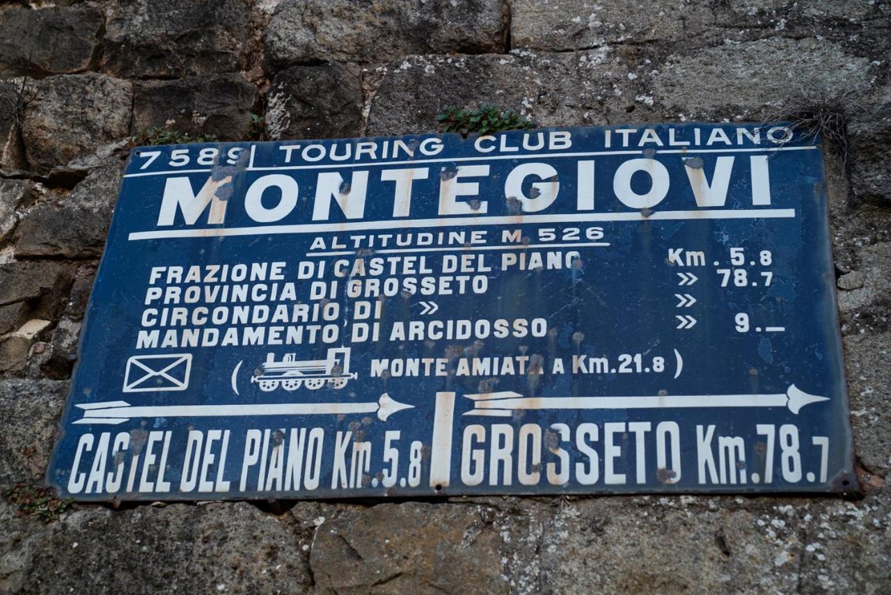 Casa Angolo Cantina Nel Castello Montegiovi Eksteriør billede