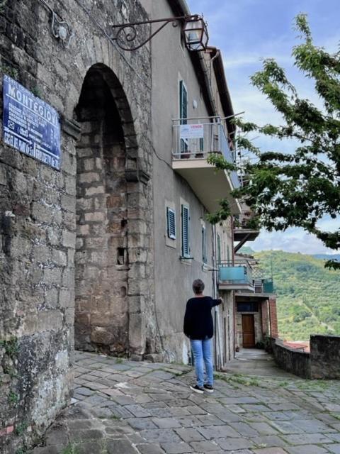 Casa Angolo Cantina Nel Castello Montegiovi Eksteriør billede