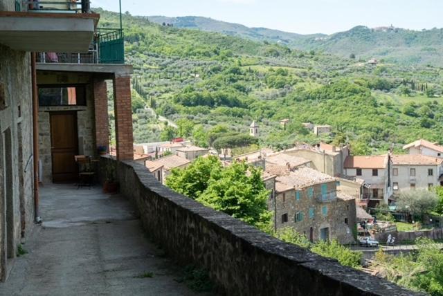 Casa Angolo Cantina Nel Castello Montegiovi Eksteriør billede