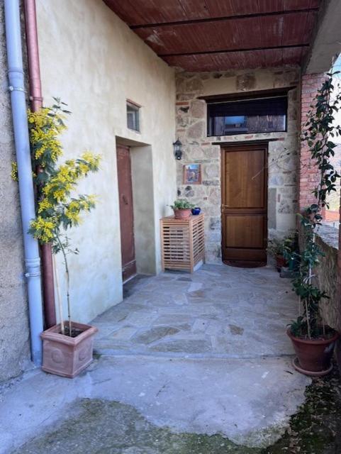 Casa Angolo Cantina Nel Castello Montegiovi Eksteriør billede